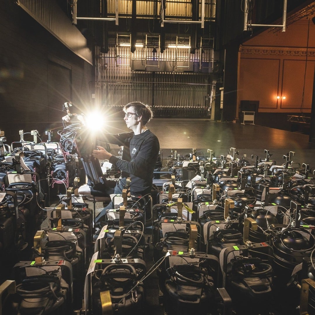 Check out this great photo which accompanied an article on our preparations for a return to action at @theatreroyalnelson.  Link in Bio

📸 @braden_fastier 

#Theatreroyalnelson #VenueTech #Theatre #backstagephoto #Behindthescenes #Stagelighting #backstage #theatretech #whakatū #NelsonNZ